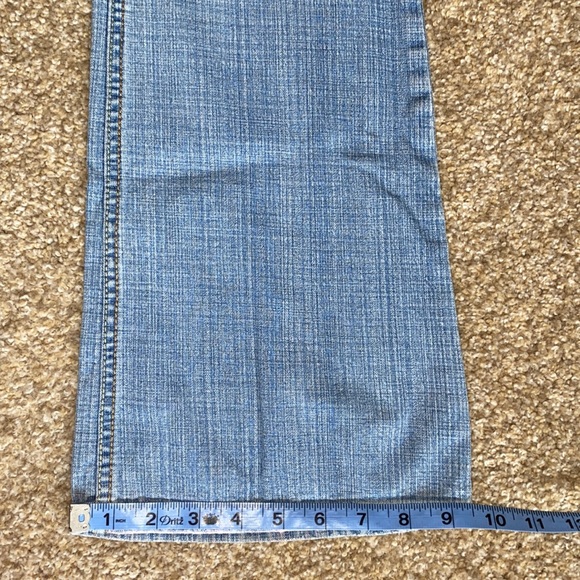 Squeeze Jeans - Picture 14 of 15